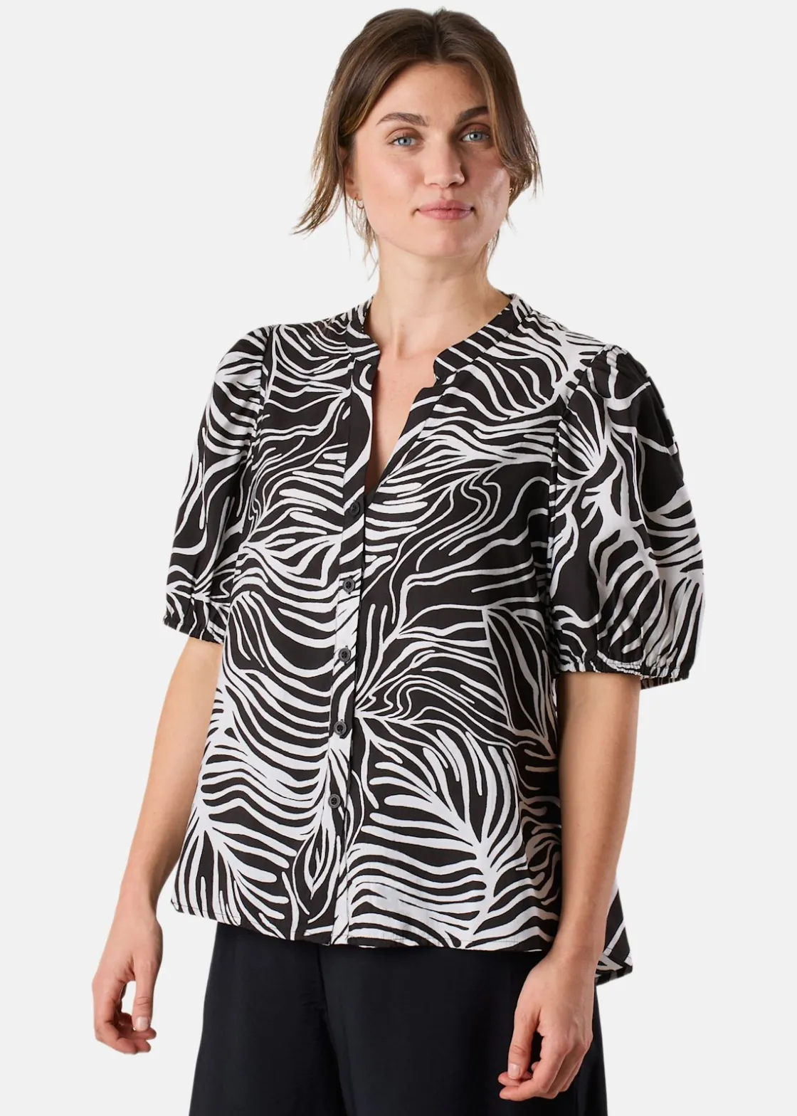 Best Seaside Hudson Top S/S W Black Leaf