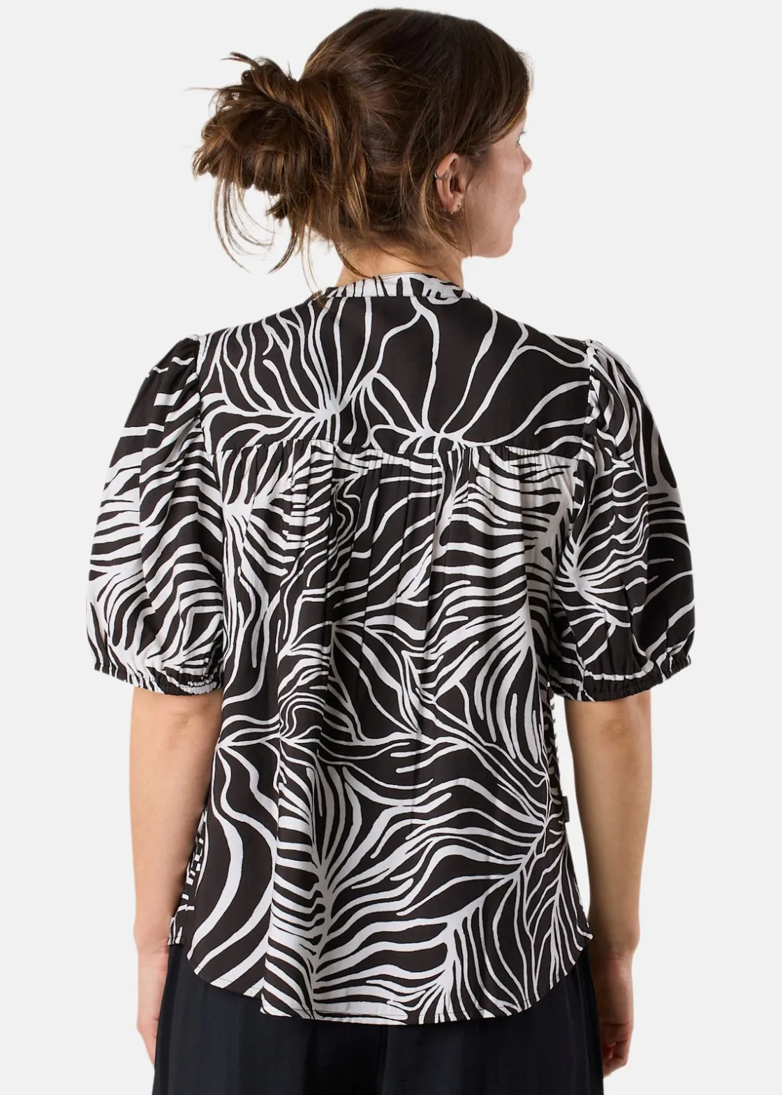 Best Seaside Hudson Top S/S W Black Leaf